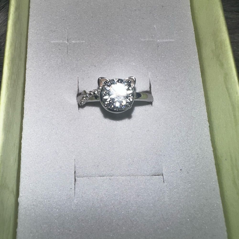 Sterling silver Moissanite Cat Ring with Crystal Accent - Picture 3 of 9